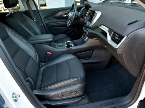 Used 2024 GMC Terrain SLT image 31