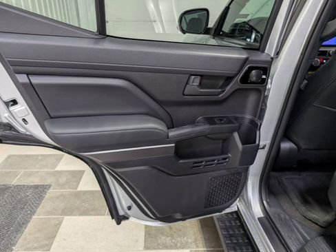 Used 2025 Toyota 4Runner TRD Off-Road Premium AWD/4WD image 9