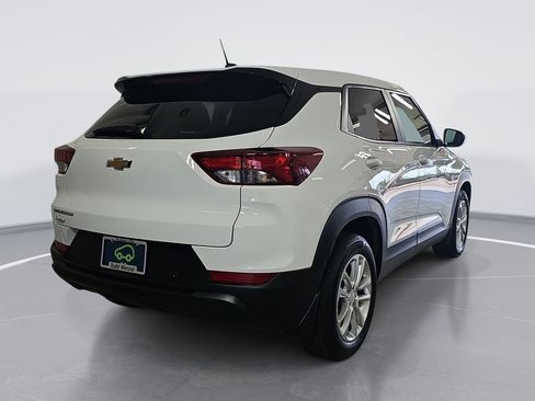 Certified 2024 Chevrolet TrailBlazer LS w/ LS Convenience Package FWD image 3