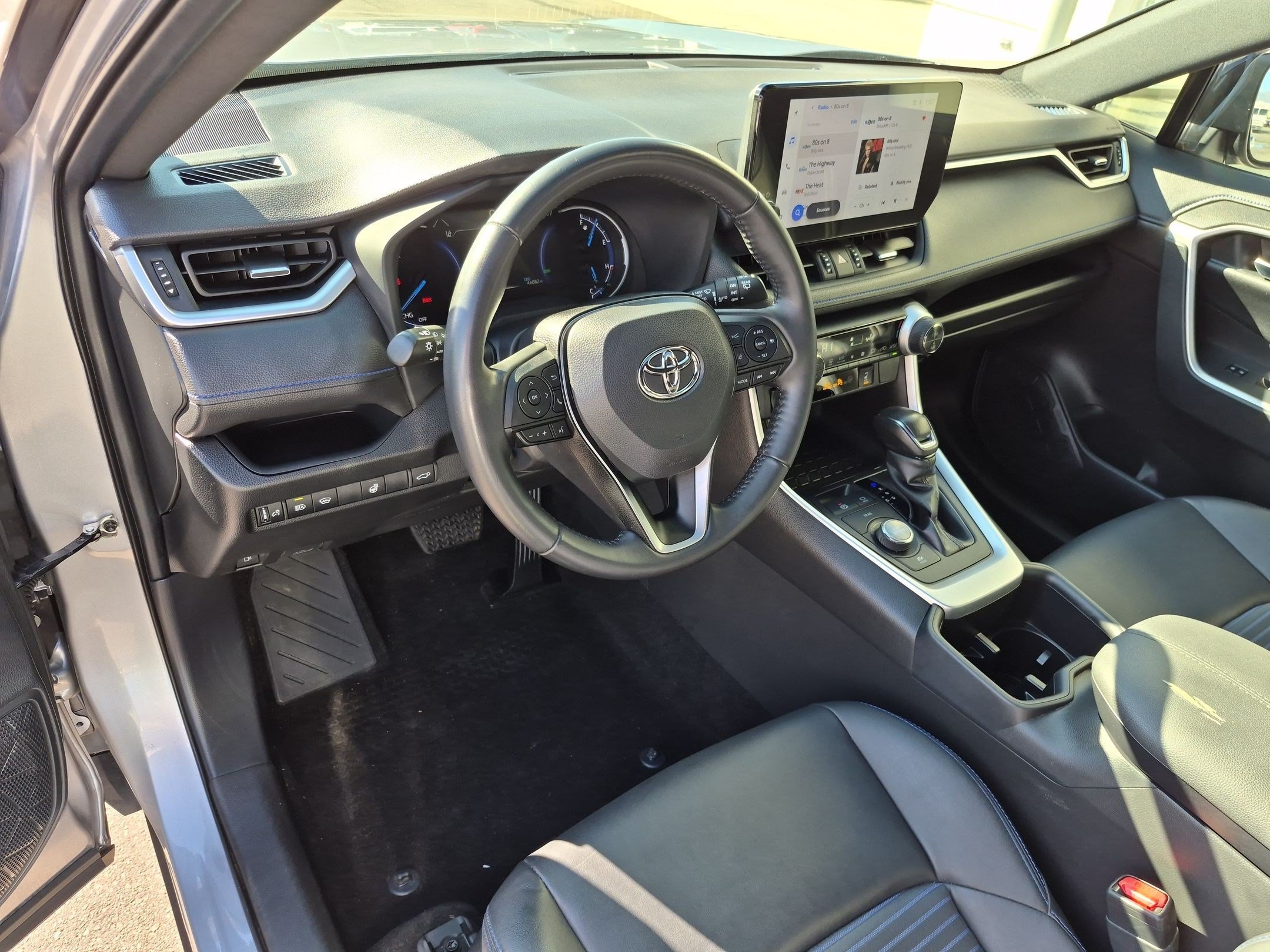 Used 2023 Toyota RAV4 XSE w/ XSE Grade Weather Package AWD/4WD image 17