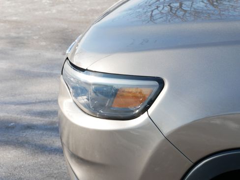 Used 2021 Jeep Cherokee Latitude Lux w/ Comfort/Convenience Group image 16