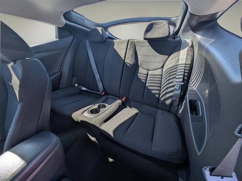 Used 2015 Hyundai Veloster image 16