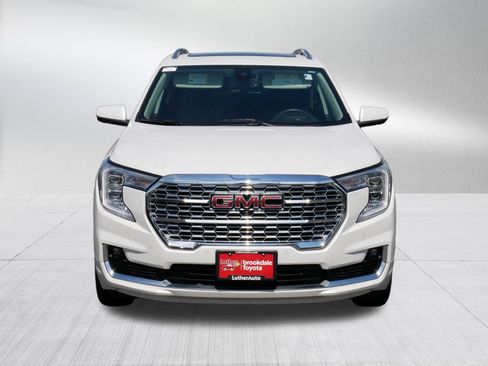 Used 2023 GMC Terrain Denali w/ Denali Premium Package AWD/4WD image 2
