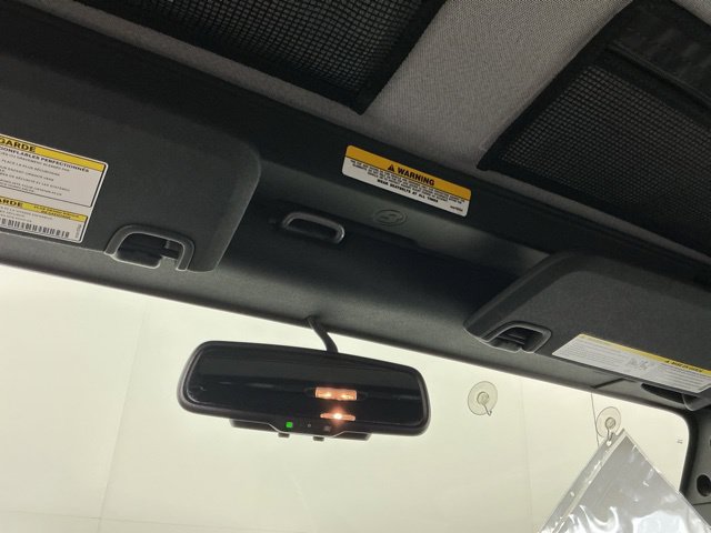 Used 2015 Jeep Wrangler Unlimited Rubicon w/ Connectivity Group AWD/4WD image 19