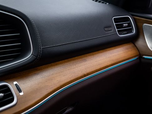 Used 2023 Mercedes-Benz GLS 450 4MATIC image 36