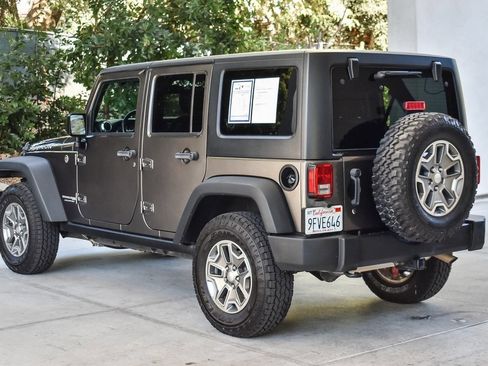 Used 2018 Jeep Wrangler Unlimited Rubicon w/ Connectivity Group image 4