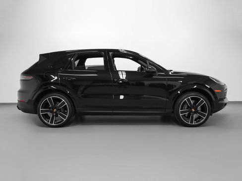 Used 2023 Porsche Cayenne Platinum Edition image 13