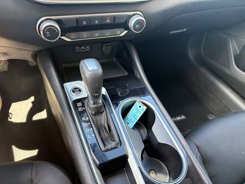Used 2024 Nissan Altima 2.5 SV FWD image 23