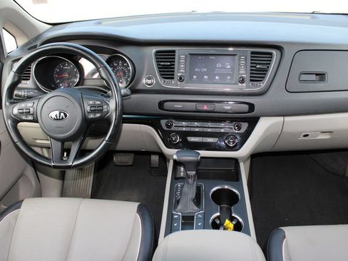 Used 2019 Kia Sedona EX FWD image 12