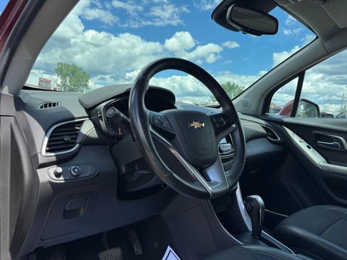 Used 2017 Chevrolet Trax LT w/ LT Convenience Package AWD/4WD image 14