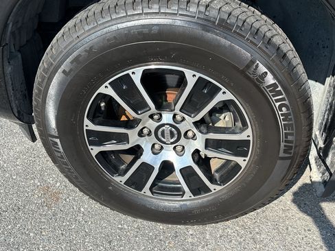 Used 2022 Nissan Titan SV w/ SV Convenience Package RWD image 24