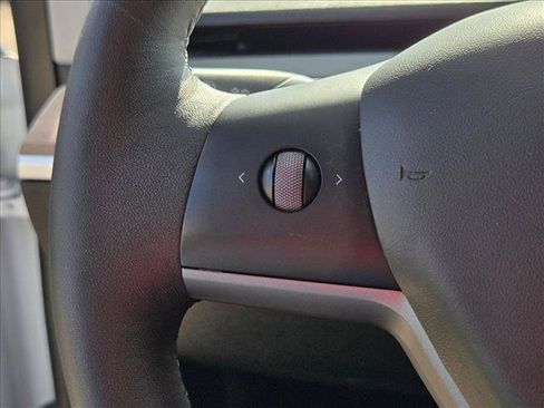 Used 2022 Tesla Model Y Long Range AWD/4WD image 14