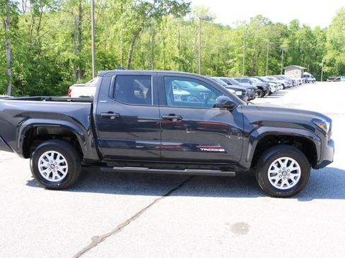 Used 2026 Toyota Tacoma SR5 AWD/4WD image 8