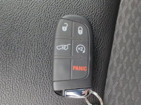 New 2025 Jeep Compass Latitude w/ Sun & Sound Group image 39