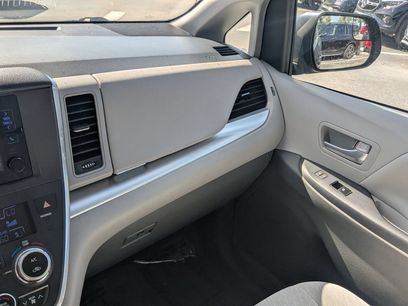 Used 2017 Toyota Sienna LE