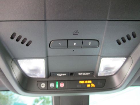 Used 2024 Chevrolet Equinox Premier image 28