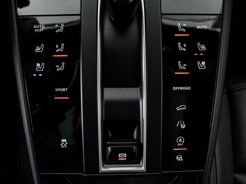 Certified 2026 Porsche Macan AWD/4WD image 21