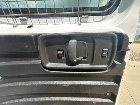 Used 2018 Chevrolet Express 2500 w/ Communications Package RWD image 18