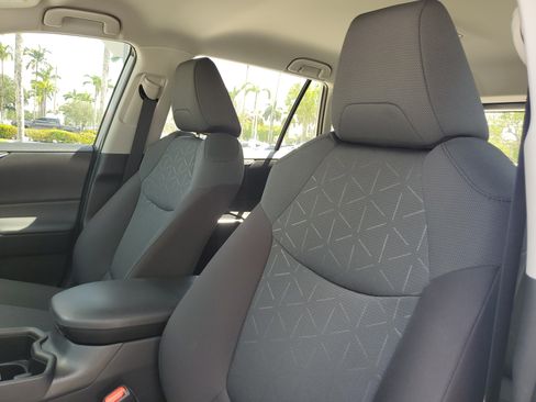 Certified 2025 Toyota RAV4 XLE FWD image 17
