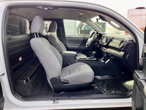 Used 2022 Toyota Tacoma SR image 22