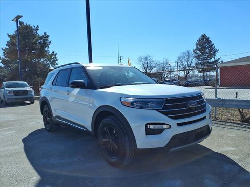 Used 2023 Ford Explorer XLT w/ Equipment Group 202A image 3