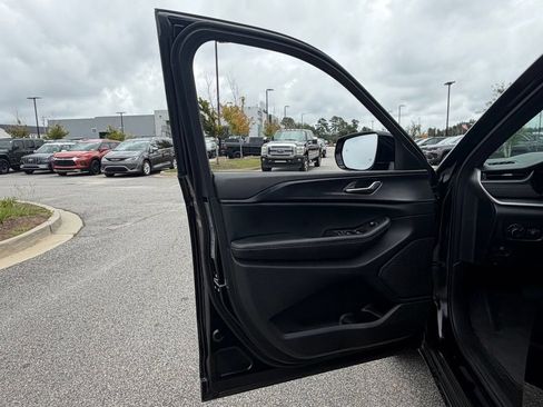 Used 2025 Jeep Grand Cherokee Altitude RWD image 49