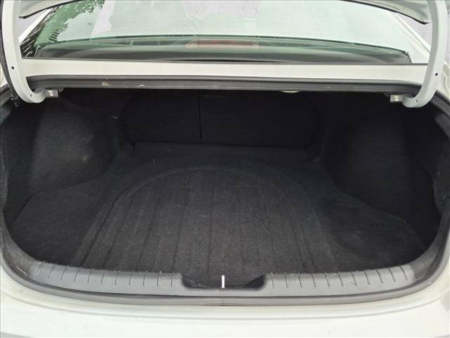 Used 2025 Hyundai Elantra Limited FWD image 6