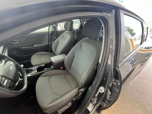 Used 2025 Kia K4 FWD image 35