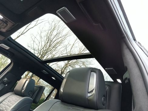 Used 2024 Cadillac Escalade Sport Platinum w/ LPO, ONYX Package image 29