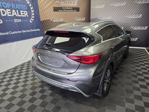 Used 2017 INFINITI QX30 Premium w/ Navigation Package image 15