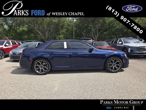 Used 2015 Chrysler 300 S RWD image 4
