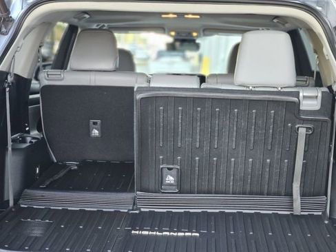 Used 2022 Toyota Highlander XLE image 32