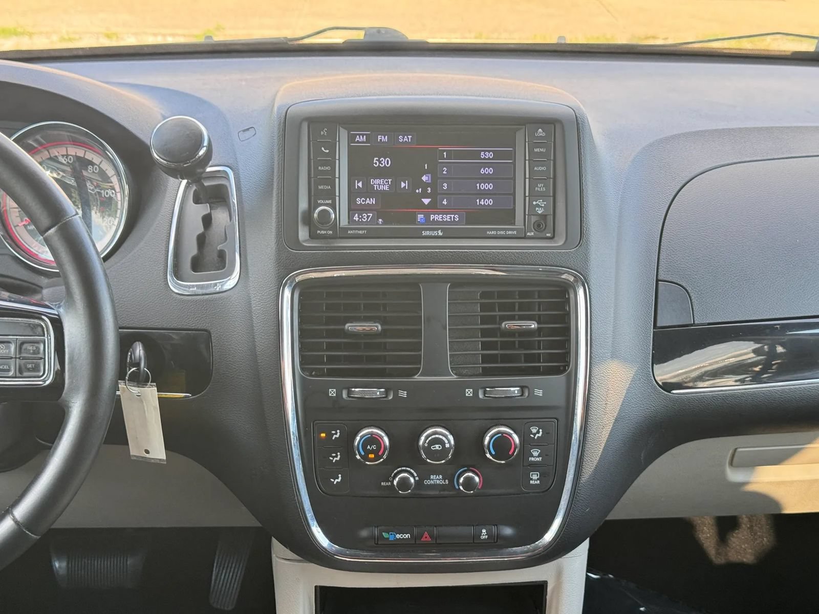 Used 2019 Dodge Grand Caravan SXT FWD image 28