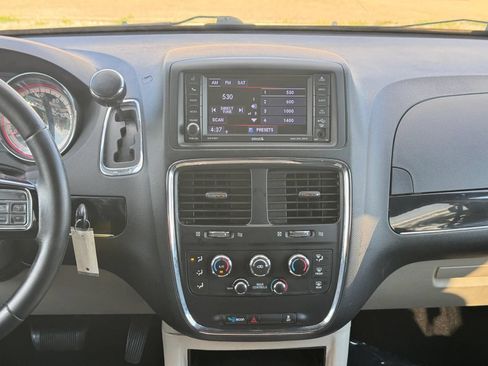 Used 2019 Dodge Grand Caravan SXT FWD image 28