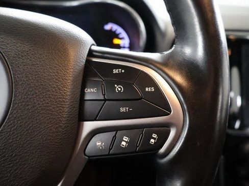 Used 2020 Jeep Grand Cherokee Limited w/ Luxury Group II image 21