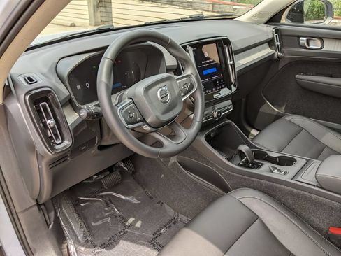 Certified 2024 Volvo XC40 B5 Core AWD/4WD image 8