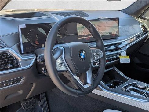 Used 2026 BMW X7 xDrive40i w/ Premium Package AWD/4WD image 3