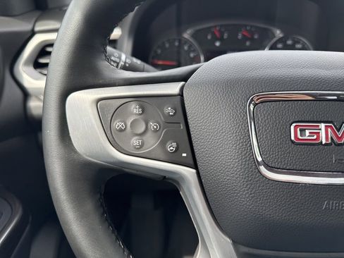 Used 2023 GMC Acadia SLT w/ Elevation Edition image 17