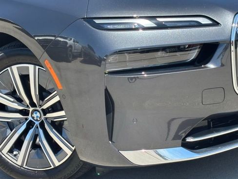 Used 2024 BMW i7 xDrive60 image 7