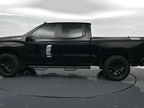 Used 2022 Chevrolet Silverado 1500 Custom Trail Boss w/ Midnight Edition AWD/4WD image 4