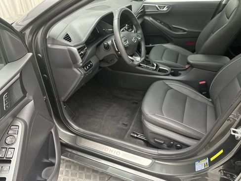Certified 2022 Hyundai Ioniq Limited image 11