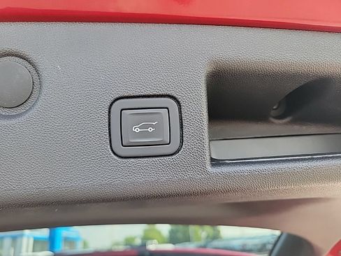 Used 2023 Chevrolet Equinox Premier AWD/4WD image 9