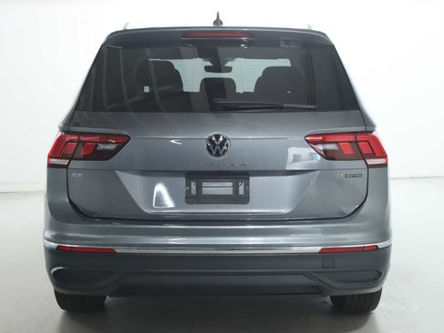 Certified 2024 Volkswagen Tiguan SE w/ Panoramic Sunroof Package AWD/4WD image 45