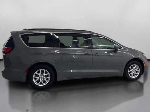 Used 2022 Chrysler Pacifica Touring-L FWD image 11