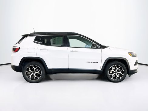 Used 2025 Jeep Compass Limited AWD/4WD image 10