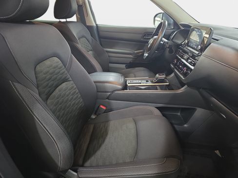 Used 2025 Nissan Pathfinder SV FWD image 10