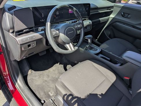 Used 2025 Hyundai Kona SEL FWD image 17