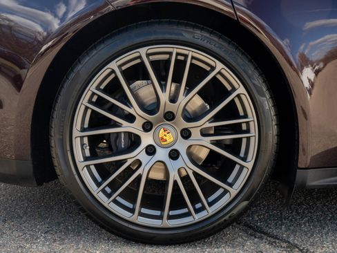 Certified 2023 Porsche Panamera 4 Platinum Edition image 17