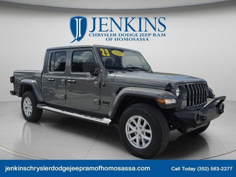 Used 2023 Jeep Gladiator Sport AWD/4WD image 2