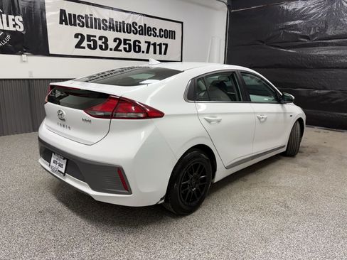 Used 2020 Hyundai Ioniq SE image 3